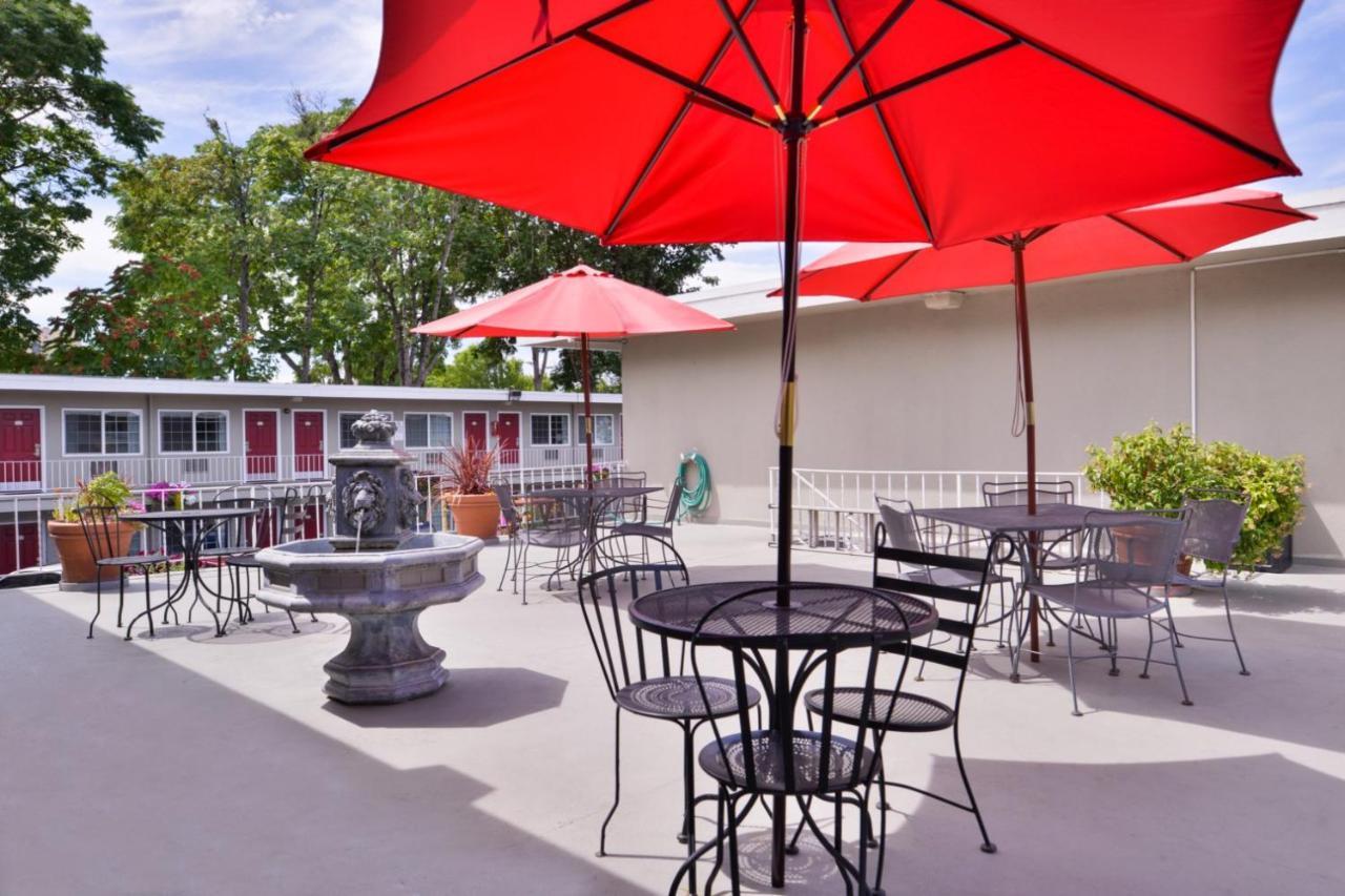 Campus Inn&Suites Eugene Downtown Exterior foto