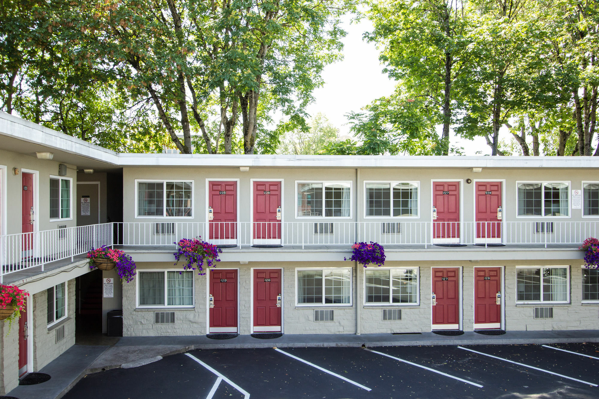 Campus Inn&Suites Eugene Downtown Exterior foto